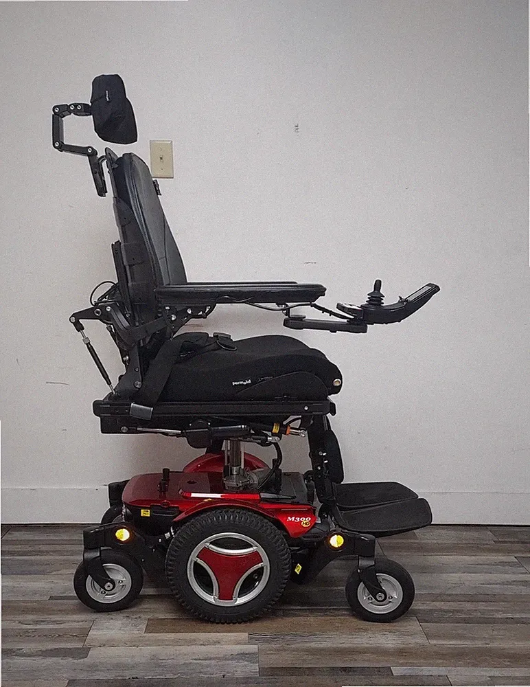 PERMOBIL M300 HD WHEELCHAIR,POWER TILT,RECLINE,LEGS & LIFT. 17 MILES ONLY,450LBS