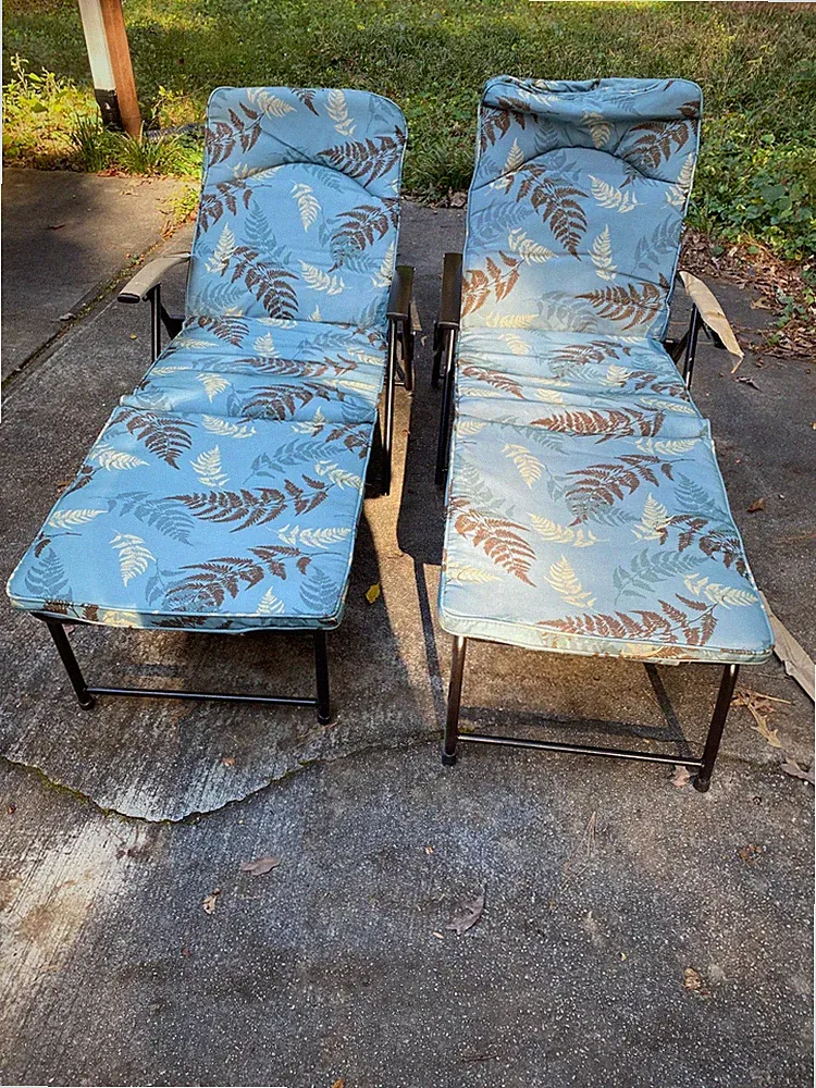 17 in Chaise
